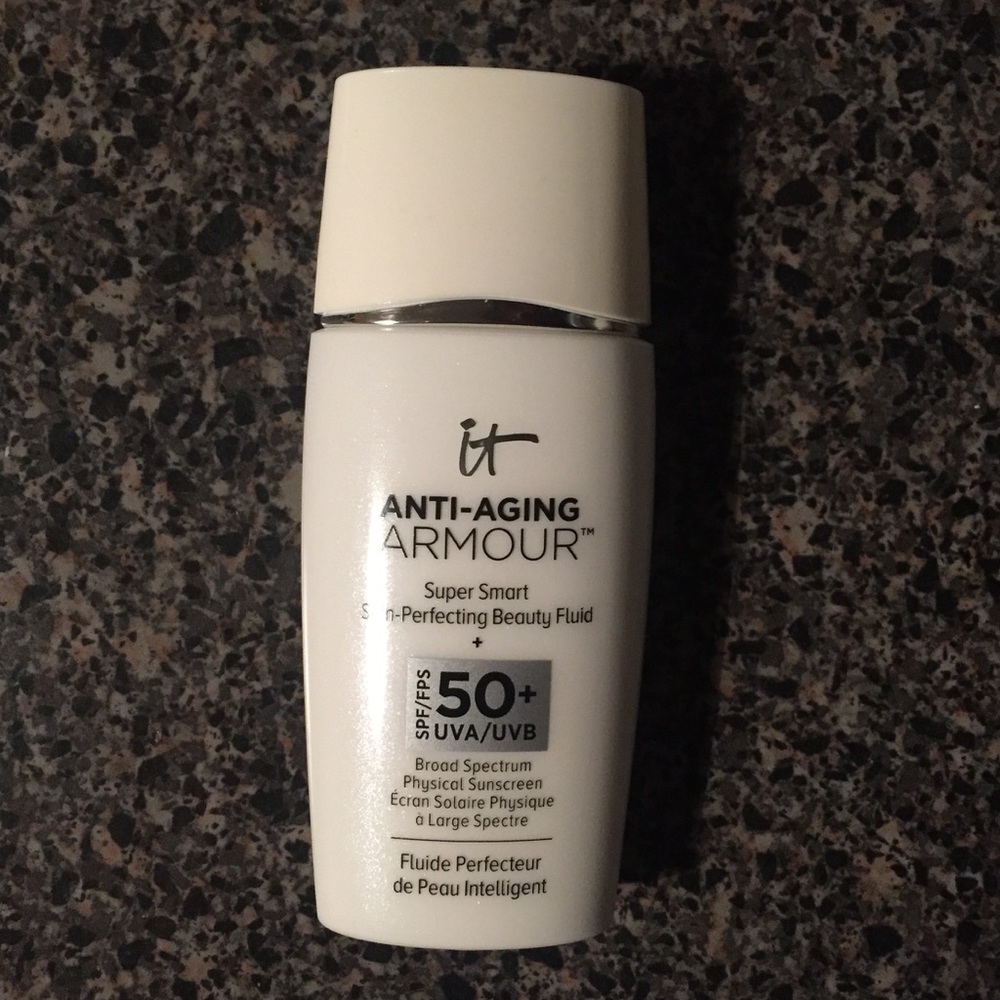 It cosmetics anti aging armour SPF 50